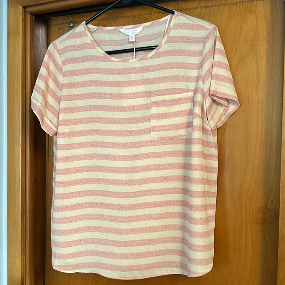 Lauren Conrad size M lightweight short sleeved women’s top, NWT - Picture 2 of 5